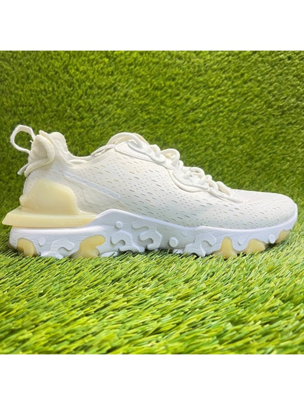 Nike React Vision Mens Size 7 Triple White Athletic Running Shoes Sneakers